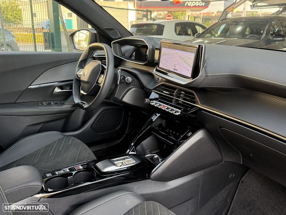 Peugeot 2008 1.2 PureTech GT EAT8 - 44