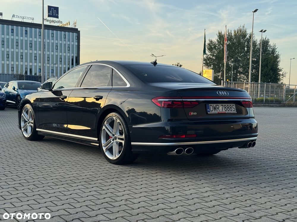 Audi S8 - 4