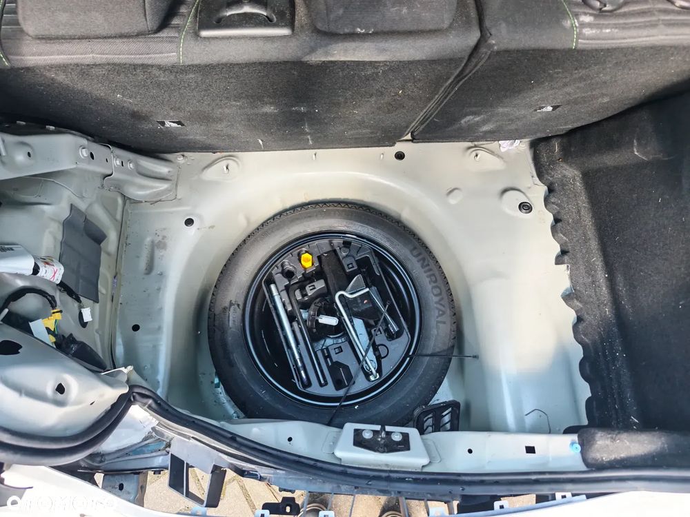 Peugeot 208 1.2 PureTech Active S&S EAT8 - 16