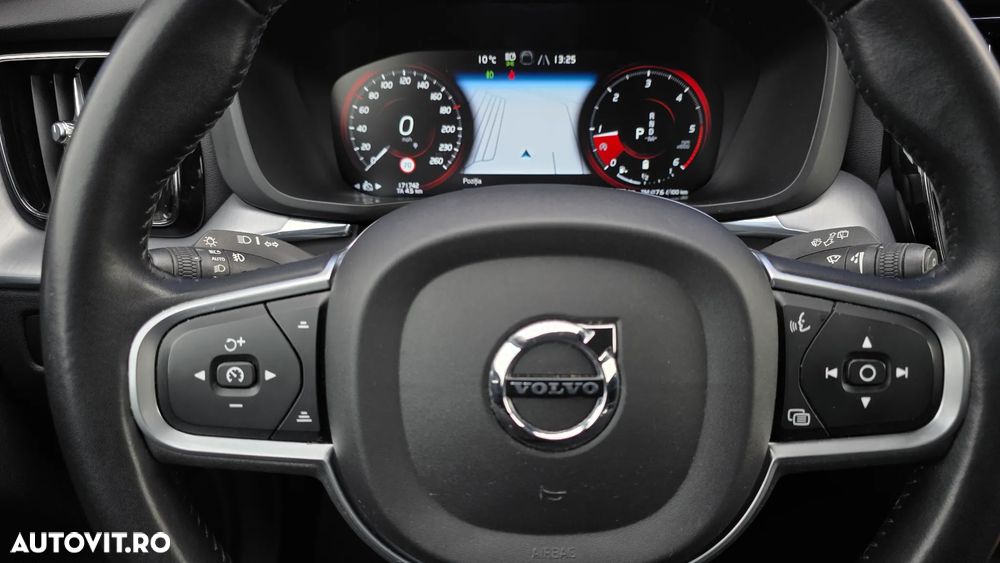 Volvo XC 60 B4 MHEV AT8 FWD Momentum Pro - 37