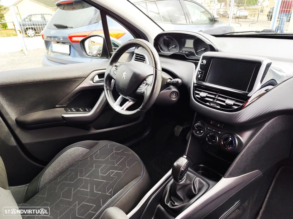 Peugeot 2008 1.2 PureTech Style - 8