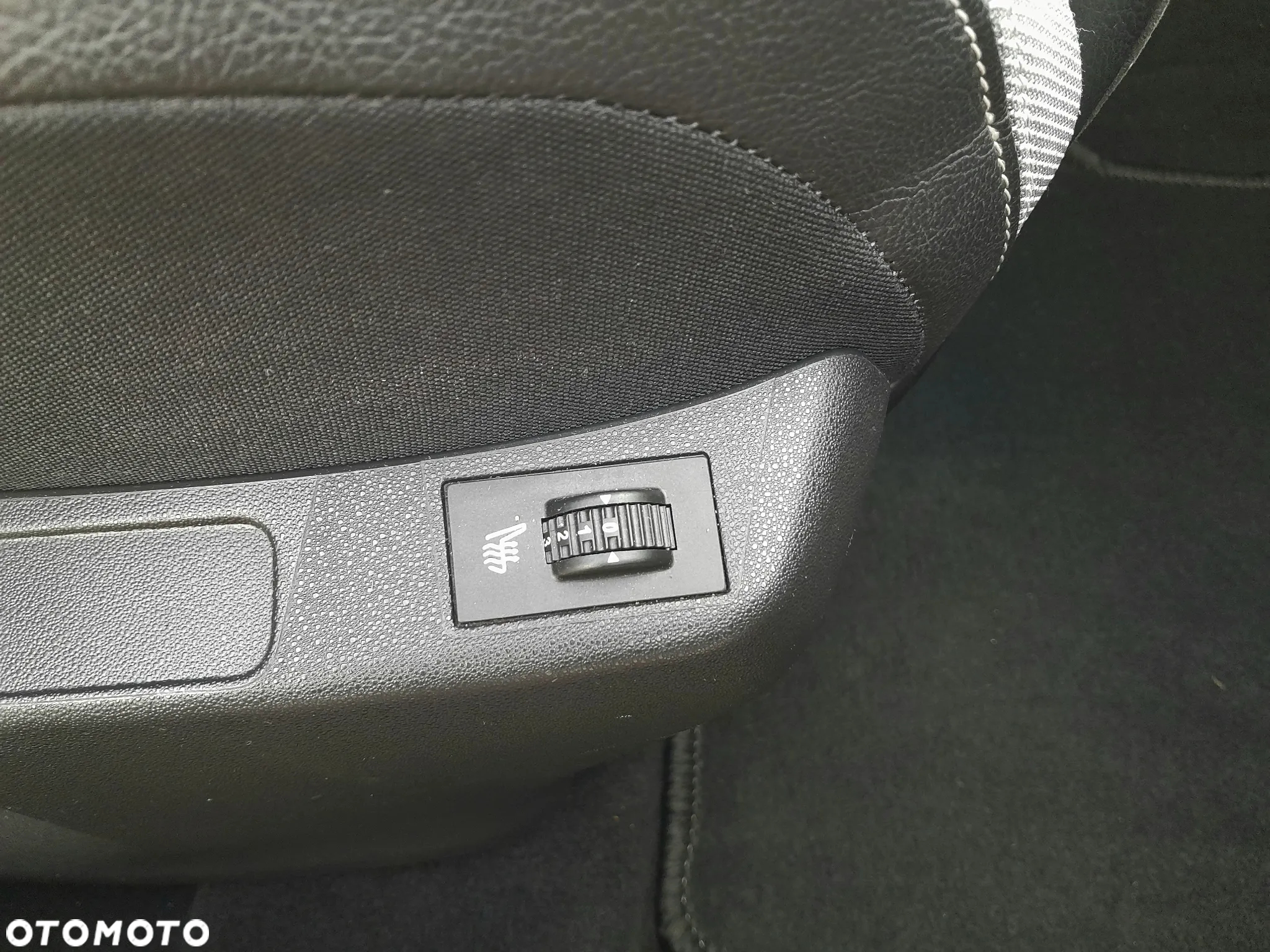 Citroën DS4 1.6 e-HDi SoChic MCP - 17