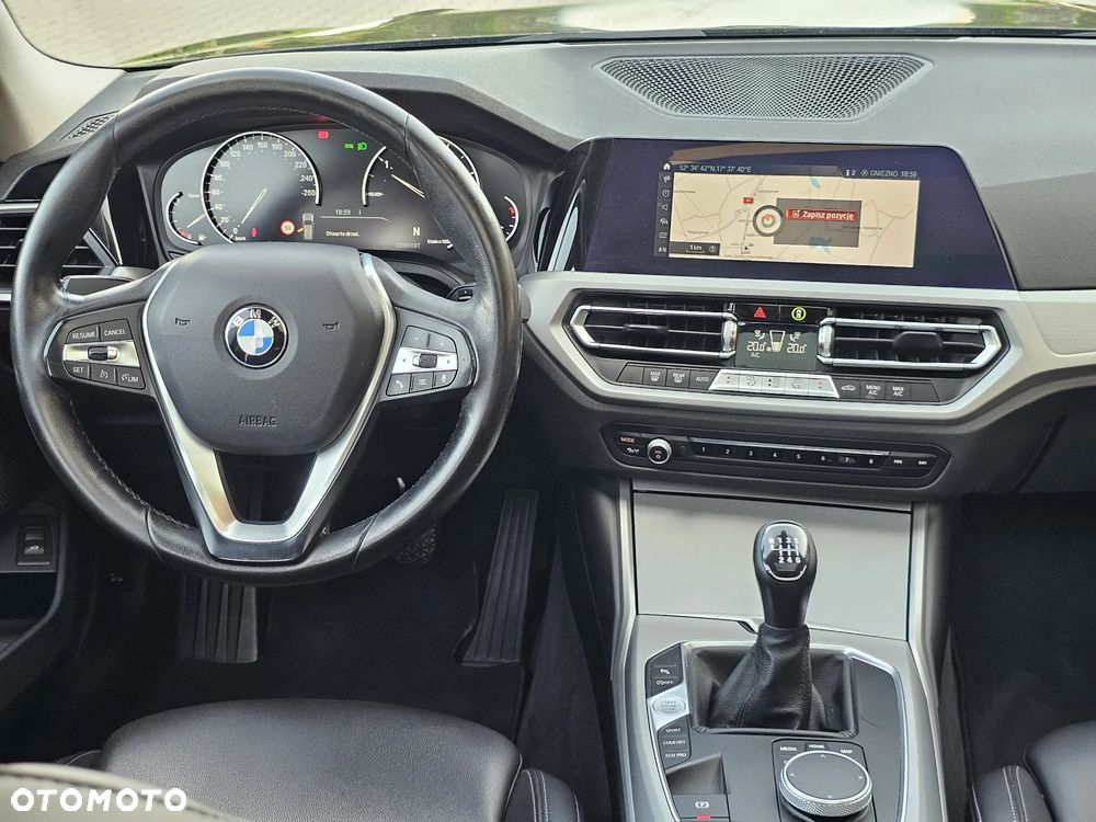 BMW Seria 3 318d Sport Line - 21