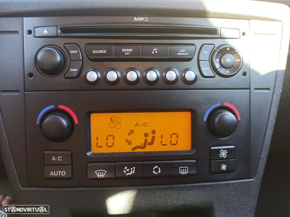 Citroën C4 1.6 HDi 110 Exclusive - 8