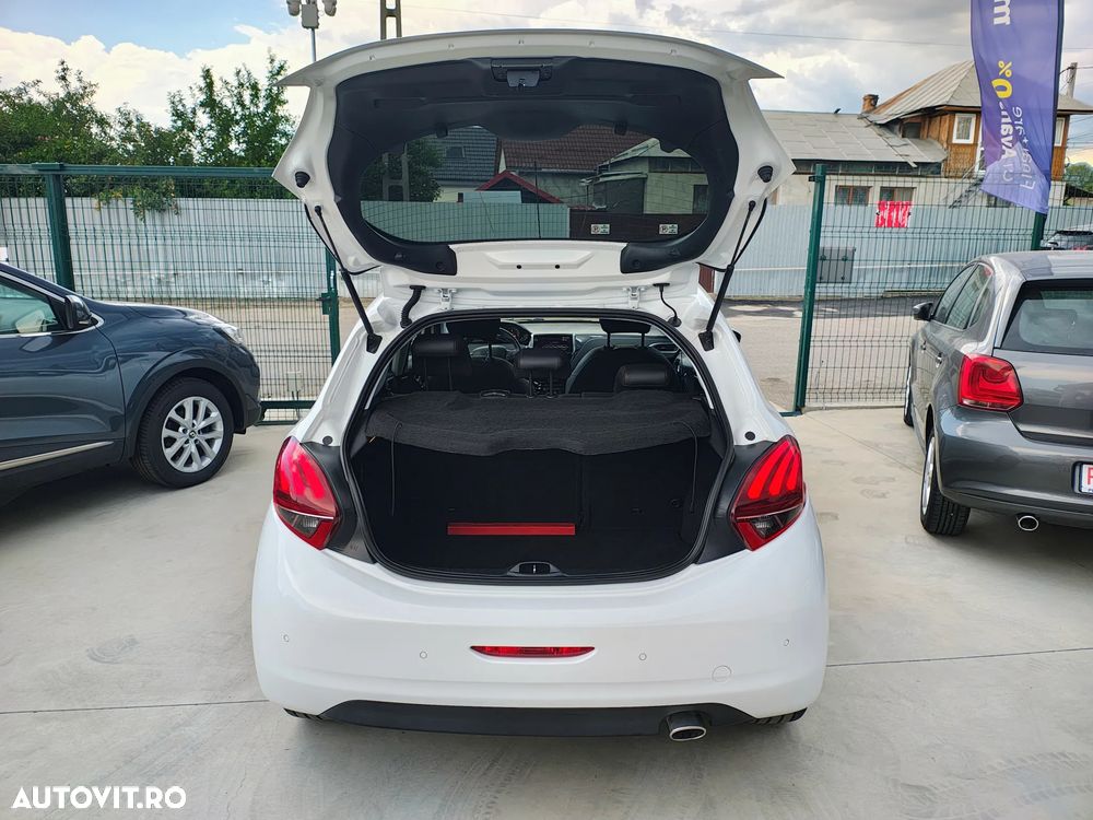 Peugeot 208 - 25