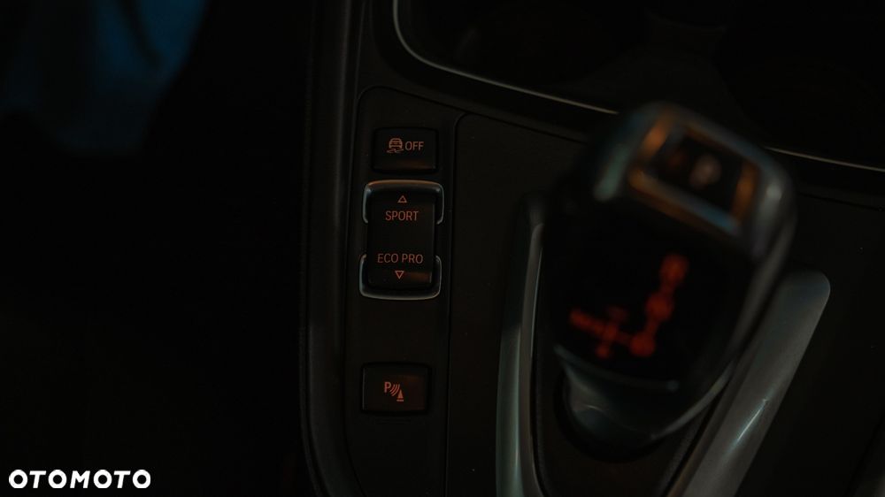 BMW Seria 3 318d - 25