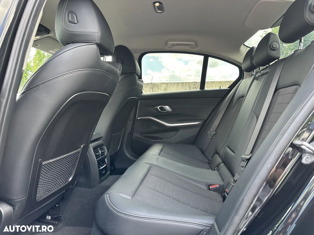 BMW Seria 3 320i xDrive AT - 13
