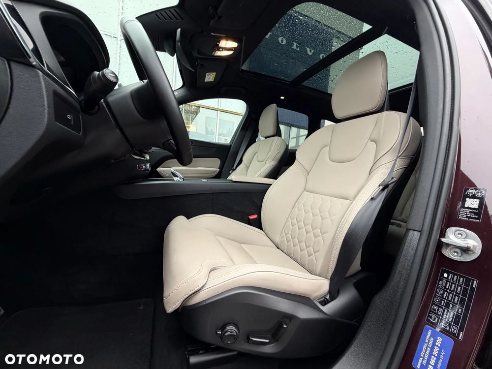 Volvo XC 60 B5 B AWD Plus Dark - 22