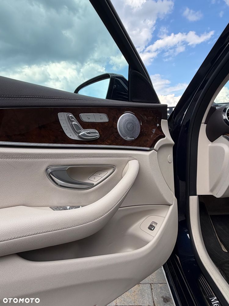 Mercedes-Benz Klasa E 300 9G-TRONIC - 22