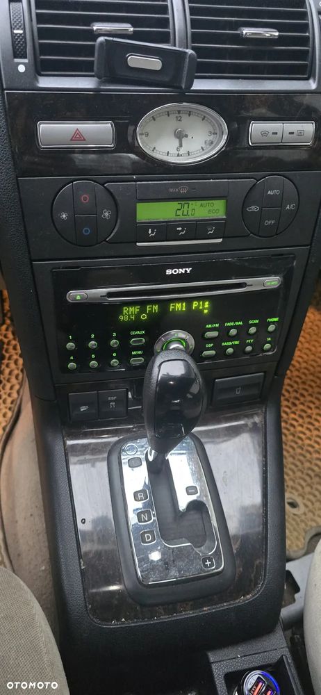 Ford Mondeo 2.5 V6 Ghia - 6