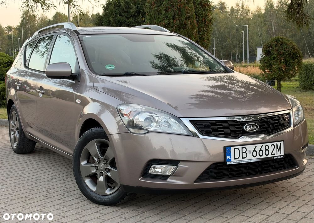 Kia Ceed 1.4 CVVT Dream-Team Edition - 1