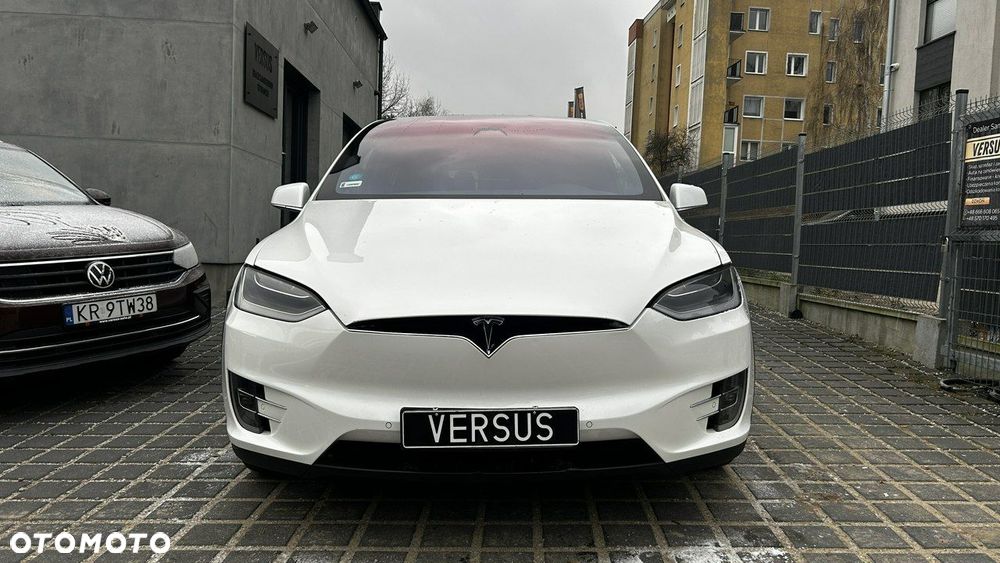 Tesla Model X - 3
