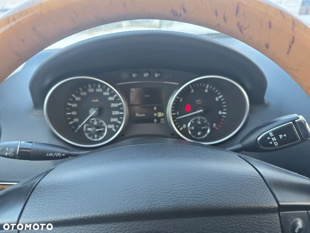 Mercedes-Benz GL 500 4Matic 7G-TRONIC - 24