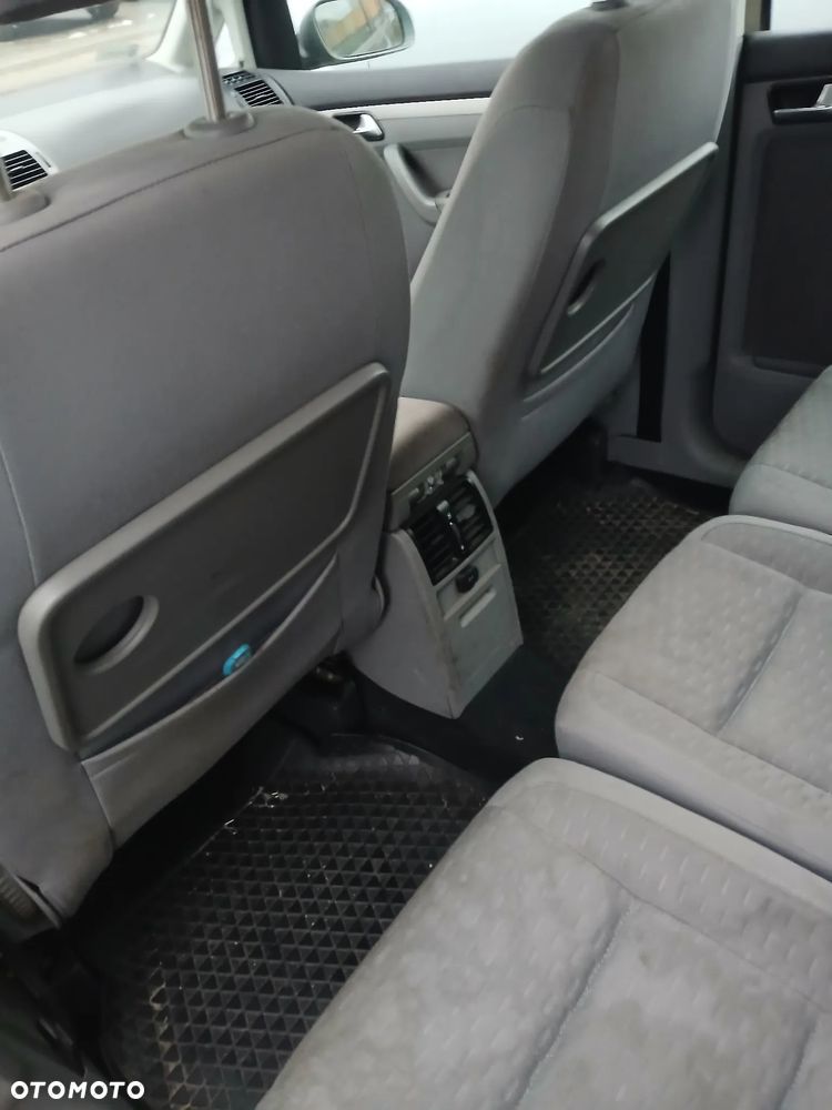 Volkswagen Touran 2.0 TDI Highline - 12