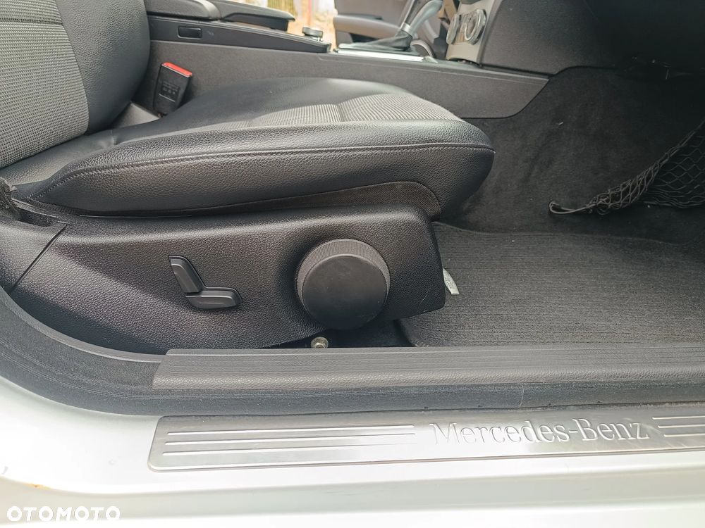 Mercedes-Benz Klasa C 250 CGI Automatik BlueEFFICIENCY Avantgarde - 27