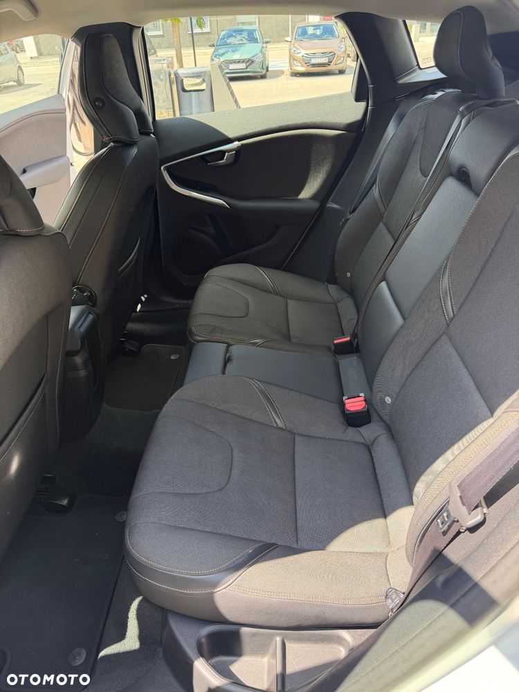 Volvo V40 Cross Country D2 Momentum - 23