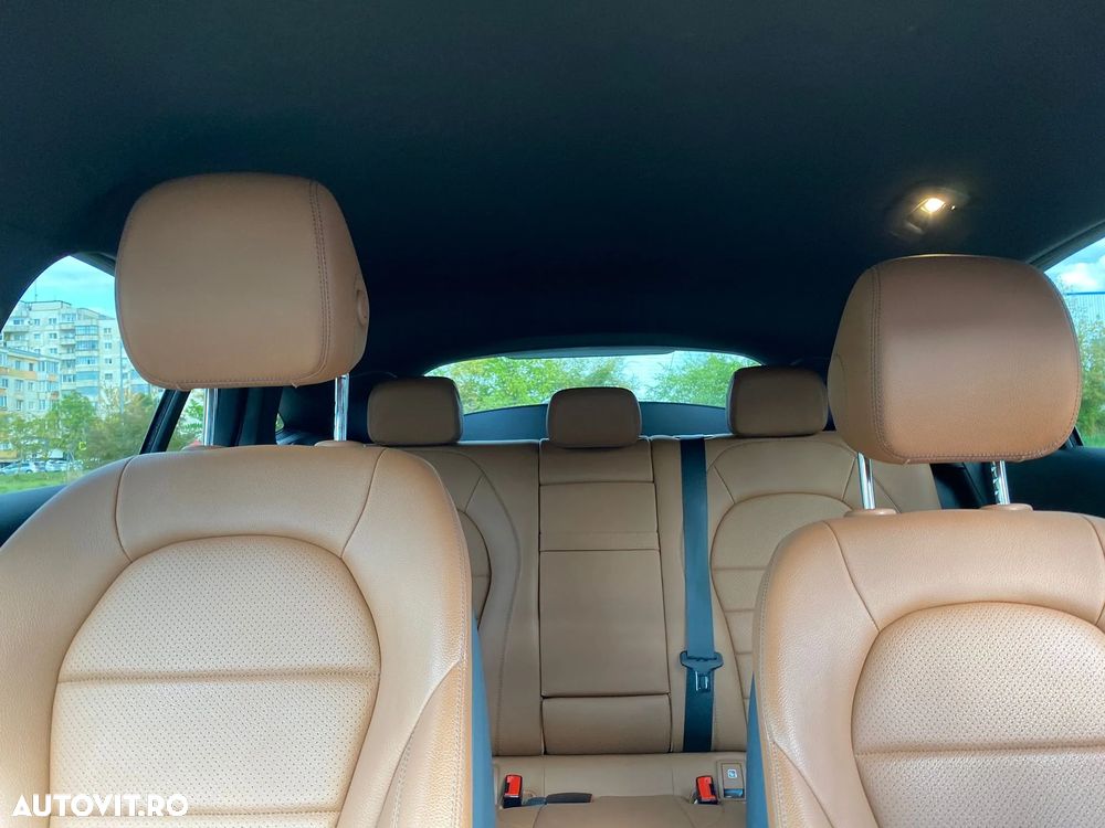 Mercedes-Benz GLC 300 e 4Matic 9G-TRONIC AMG Line - 6