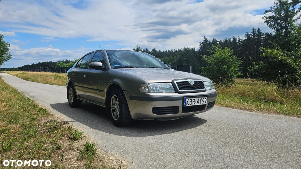 Skoda Octavia 1.6 Tour - 10