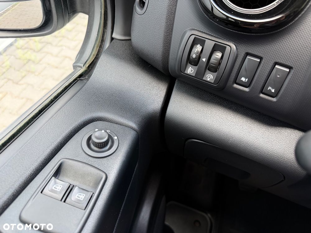 Nissan NV300 - 24