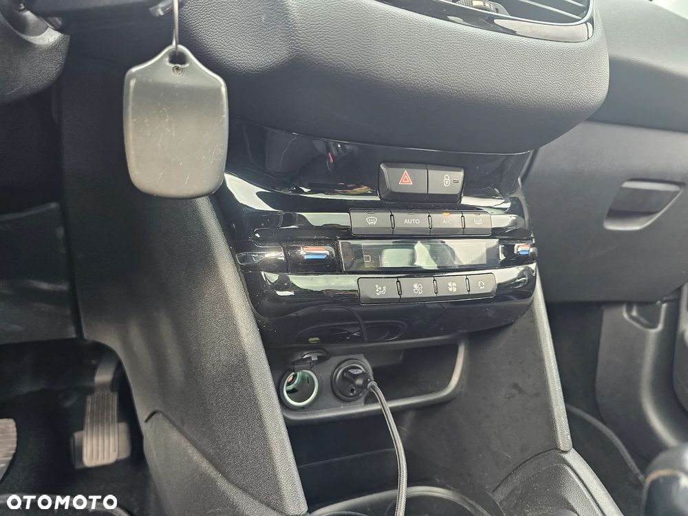 Peugeot 208 PureTech 82 Urban Move - 33