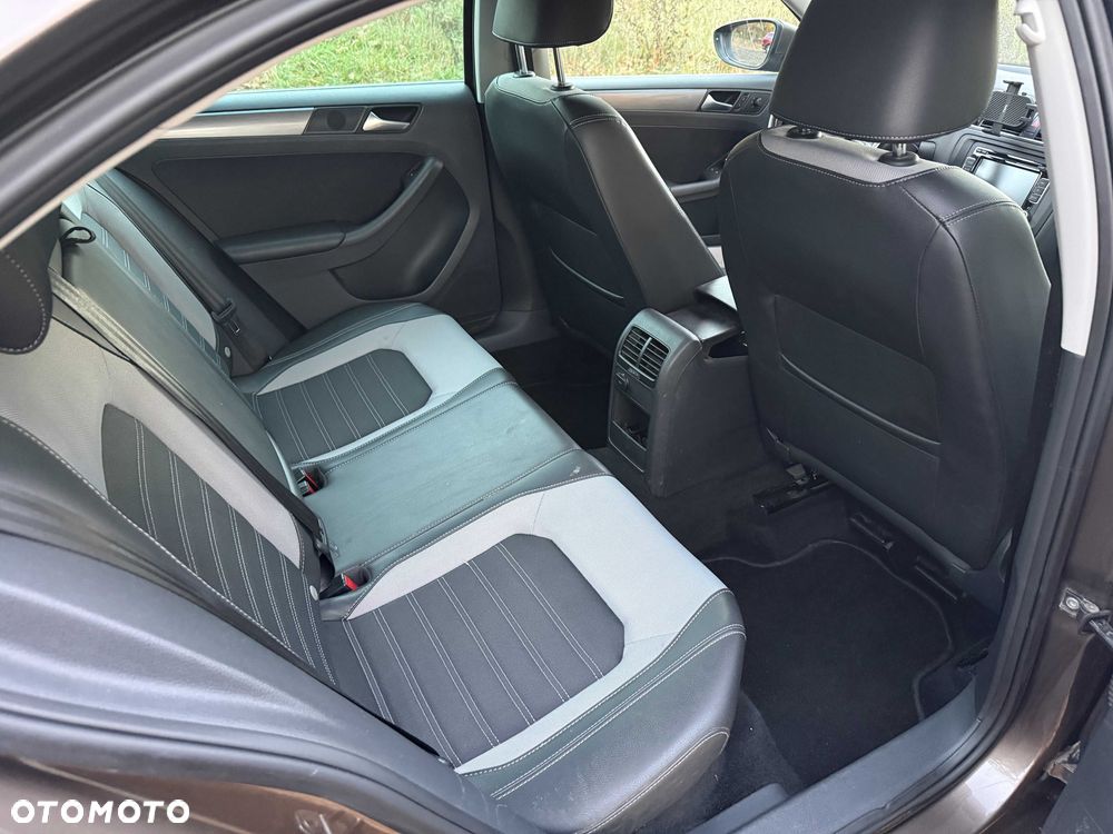 Volkswagen Jetta - 6