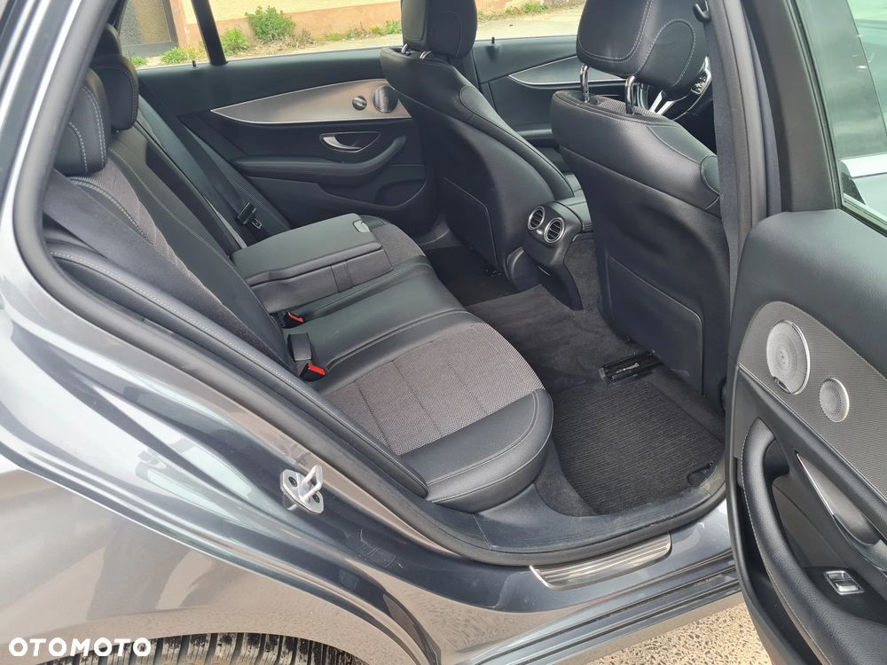 Mercedes-Benz Klasa E 300 de Avantgarde - 9