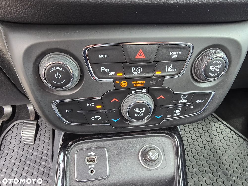 Jeep Compass - 38
