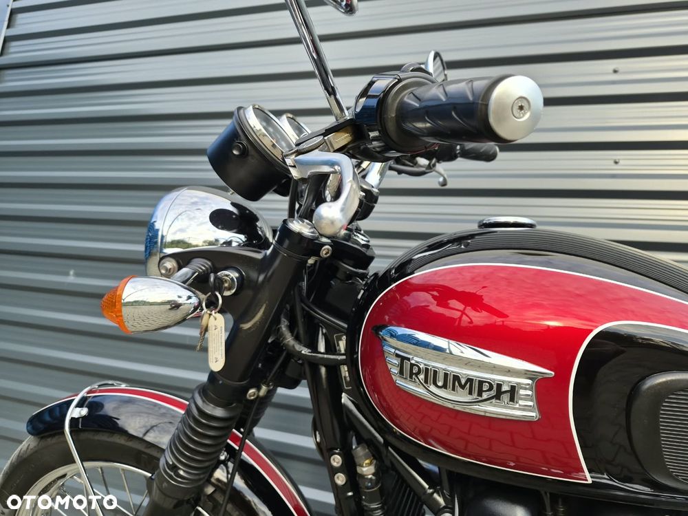 Triumph Bonneville - 15