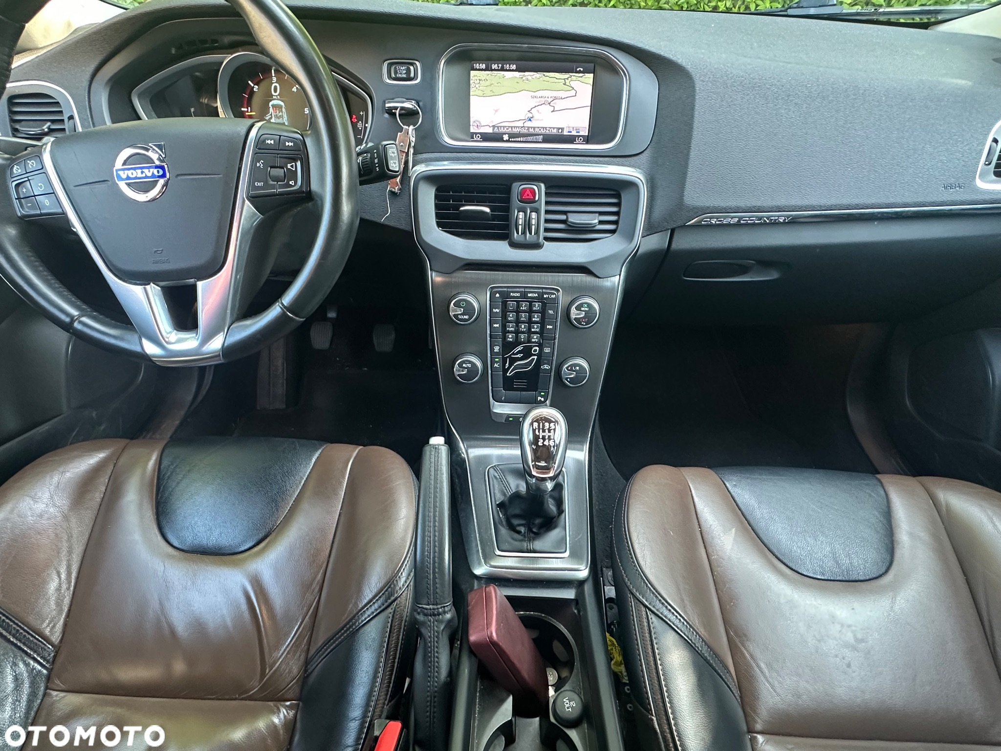 Volvo V40 Cross Country D2 Summum - 2