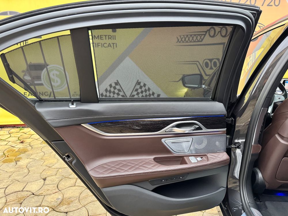 BMW Seria 7 745e - 18