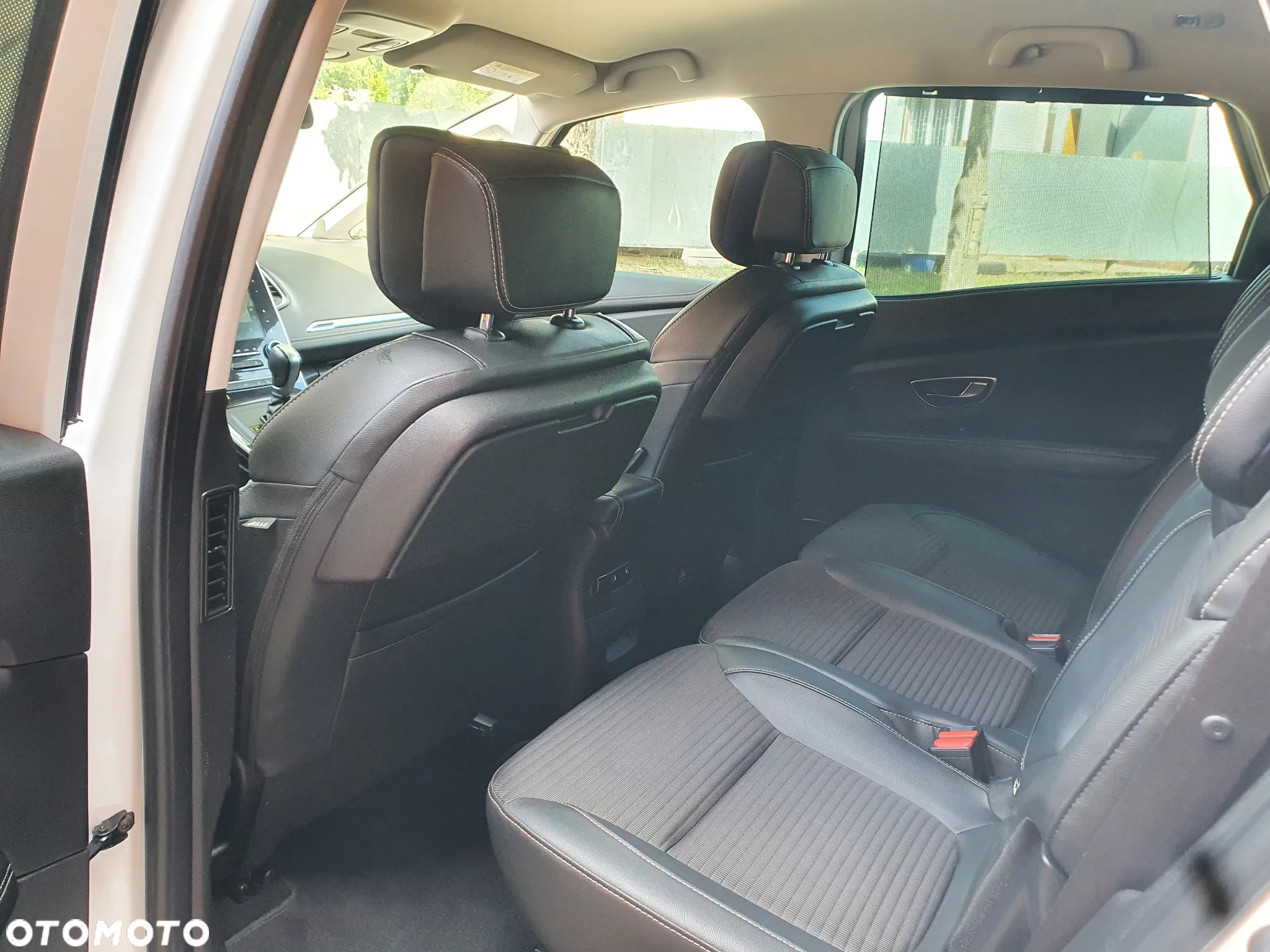 Renault Scenic TCe 140 GPF EDC BLACK EDITION - 13