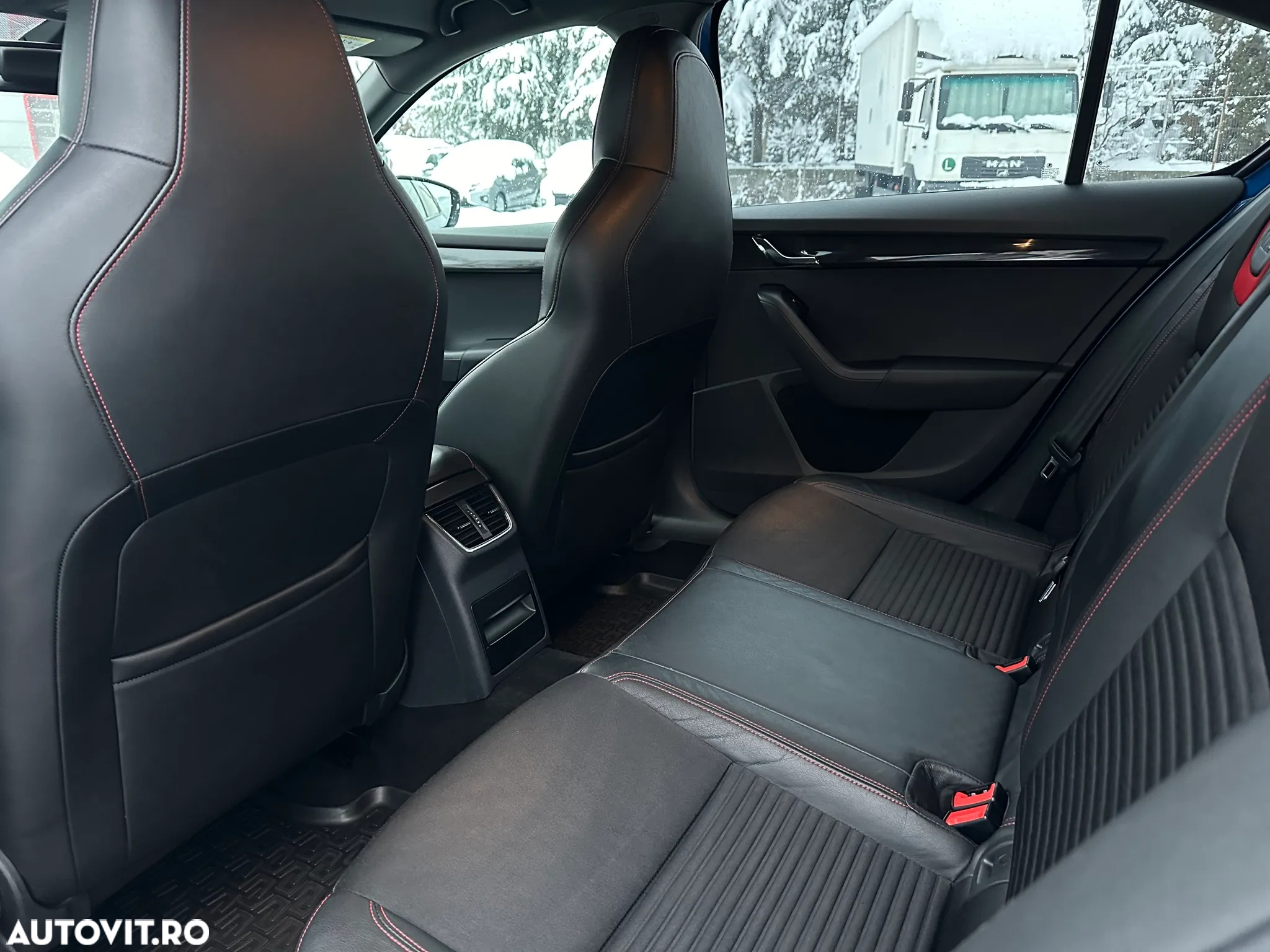 Skoda Octavia 2.0 TDI DSG RS - 22