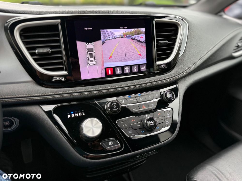 Chrysler Pacifica - 18