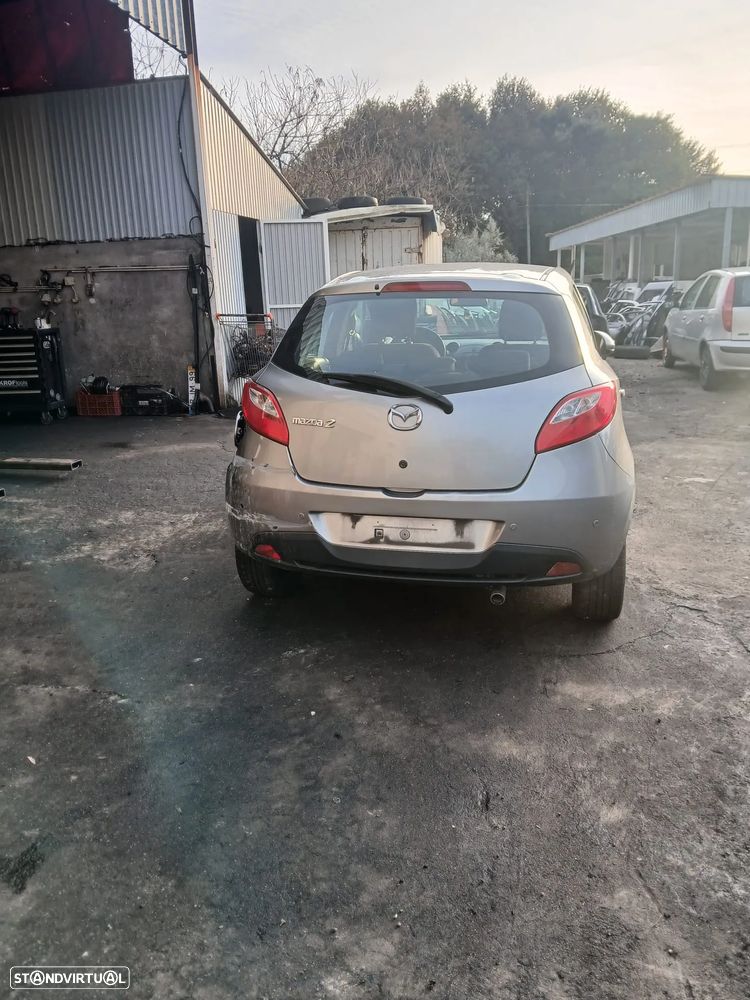 Mazda 2 de 2009 para peças - 2