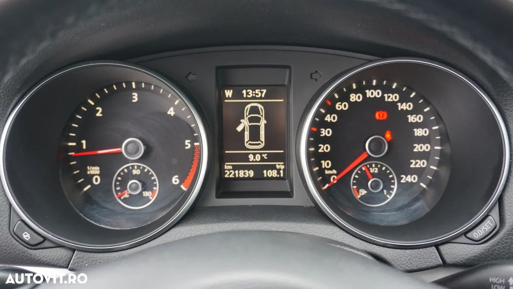 Volkswagen Golf 1.6 TDI DPF BlueMotion Technology Team - 19