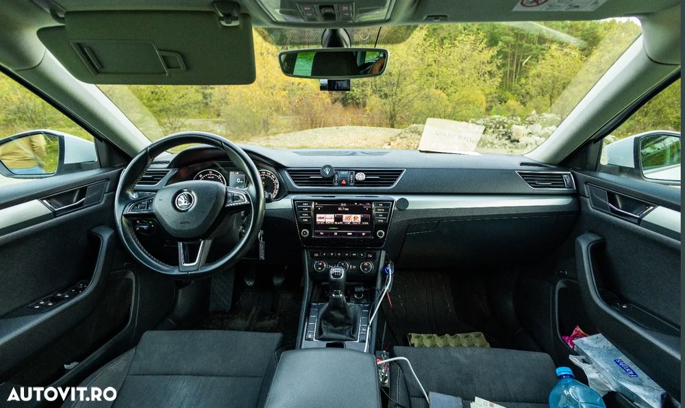 Skoda Superb Combi 2.0 TDI Active - 8