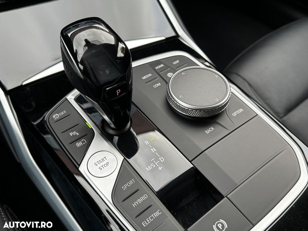 BMW Seria 3 330e Aut. Luxury Line - 38