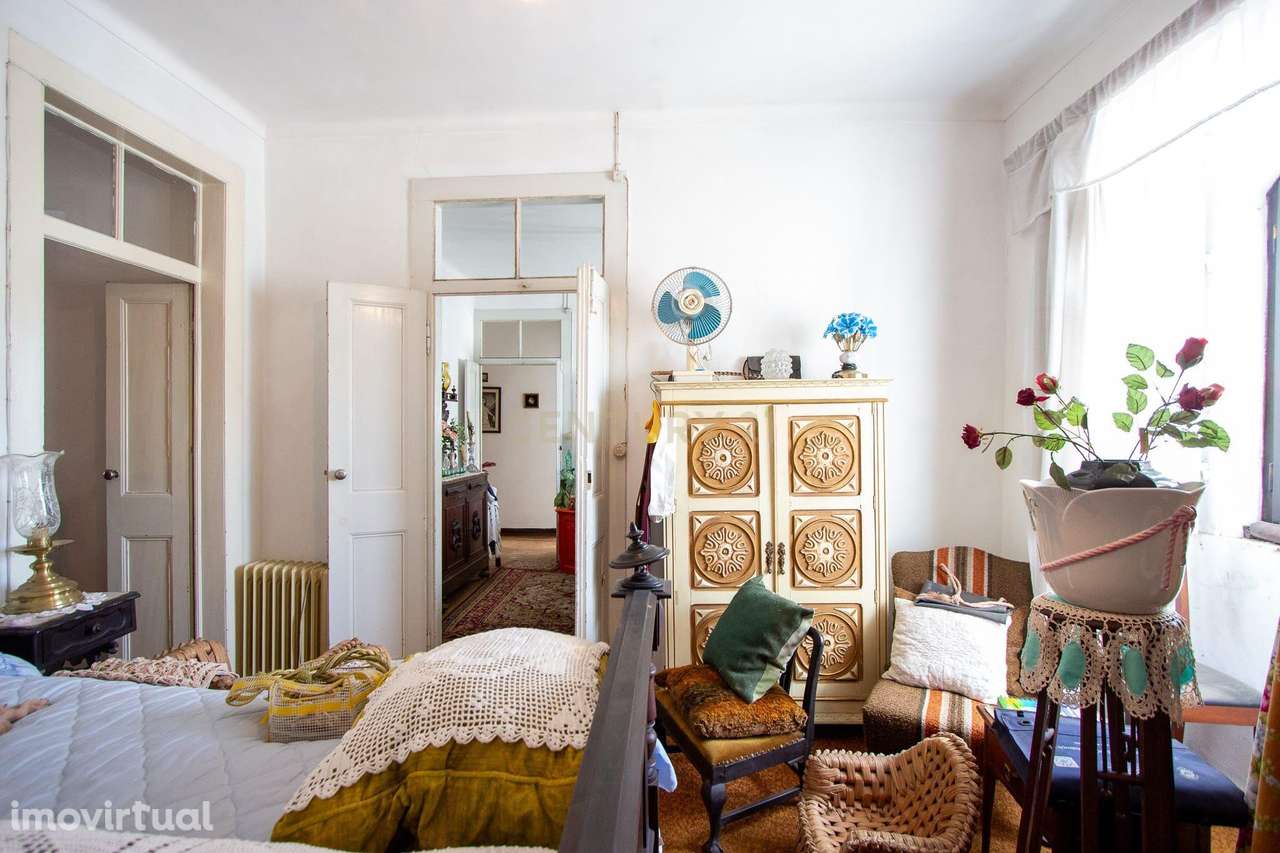 Propriedade com Casa Antiga para Remodelação Total + Terreno Rústico - Grande imagem: 4/21