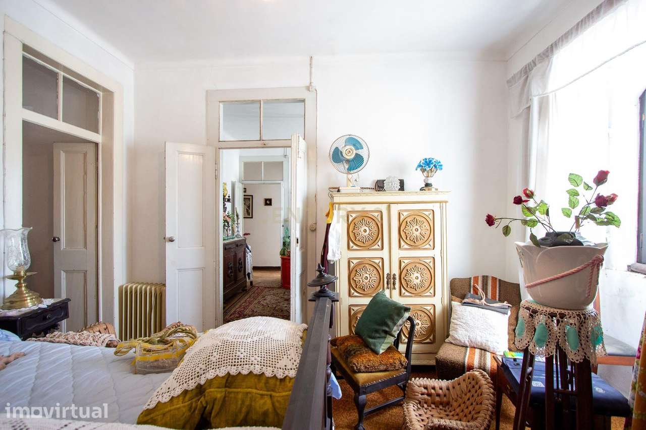 Propriedade com Casa Antiga para Remodelação Total + Terreno Rústico - Grande imagem: 4/21