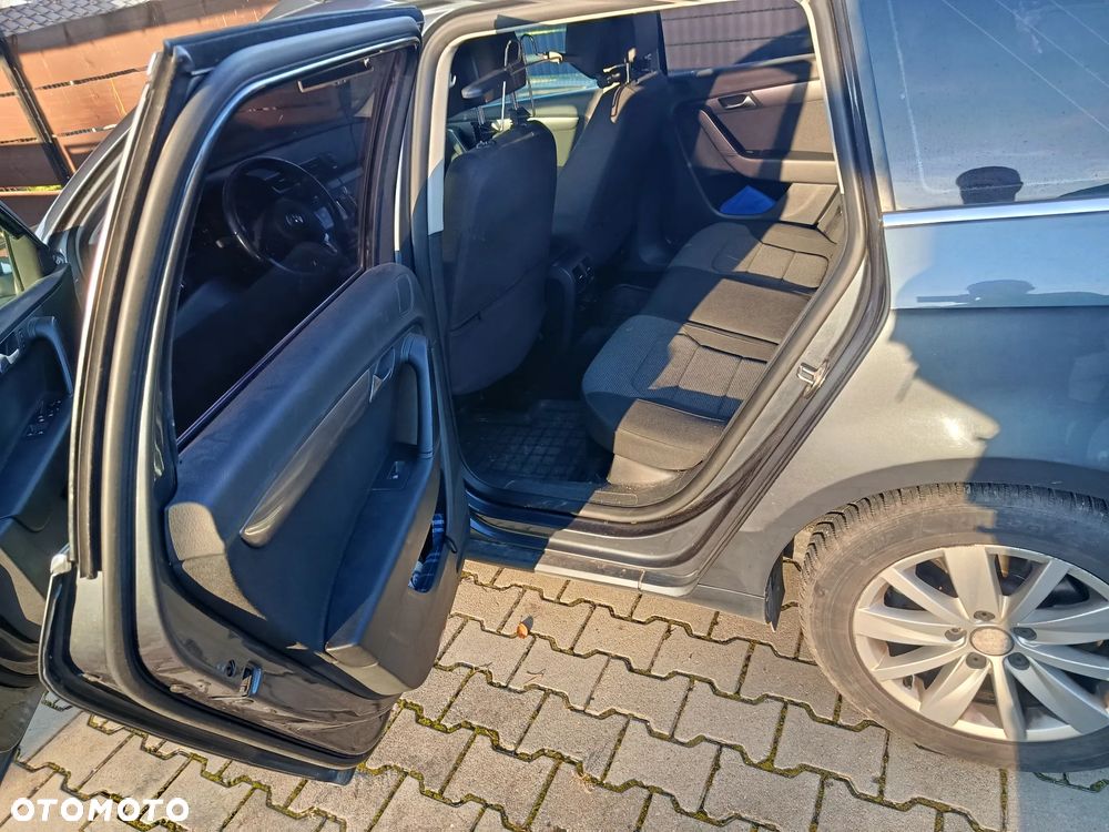 Volkswagen Passat 1.6 TDI DPF BlueMotion Technology Trendline - 11