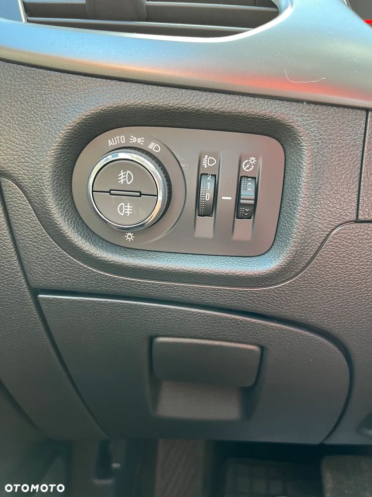 Opel Astra 1.4 T Enjoy S&S - 23