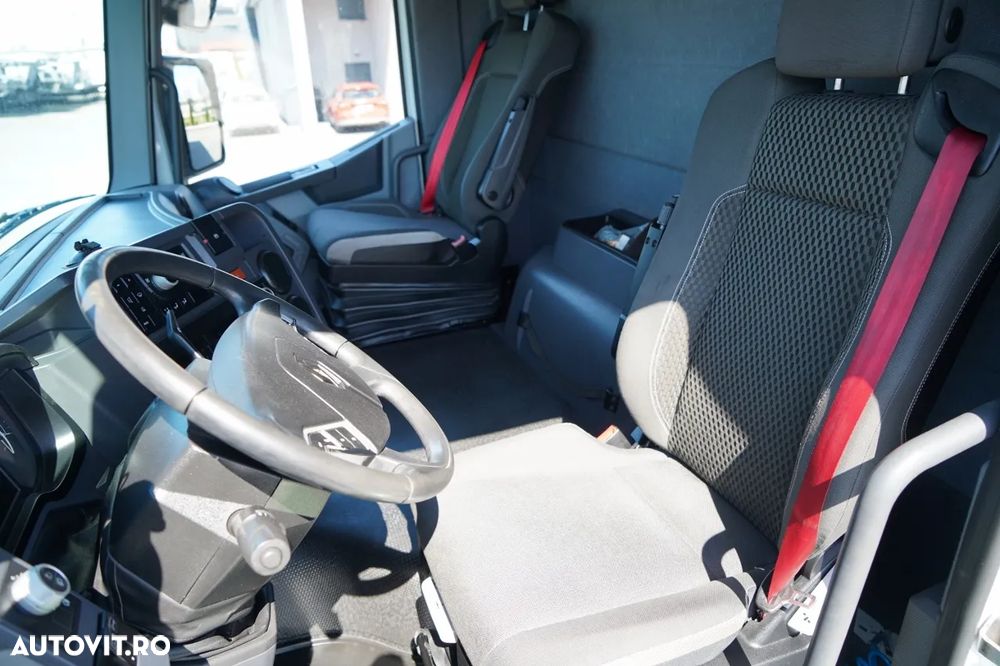 Renault T 430 / 6x2 / REFRIGERAT -9 M / UNITATE CARRIER SUPRA 1250 / platformă elevatoare / oblon rulant / punte de ridicare / direcție - 27