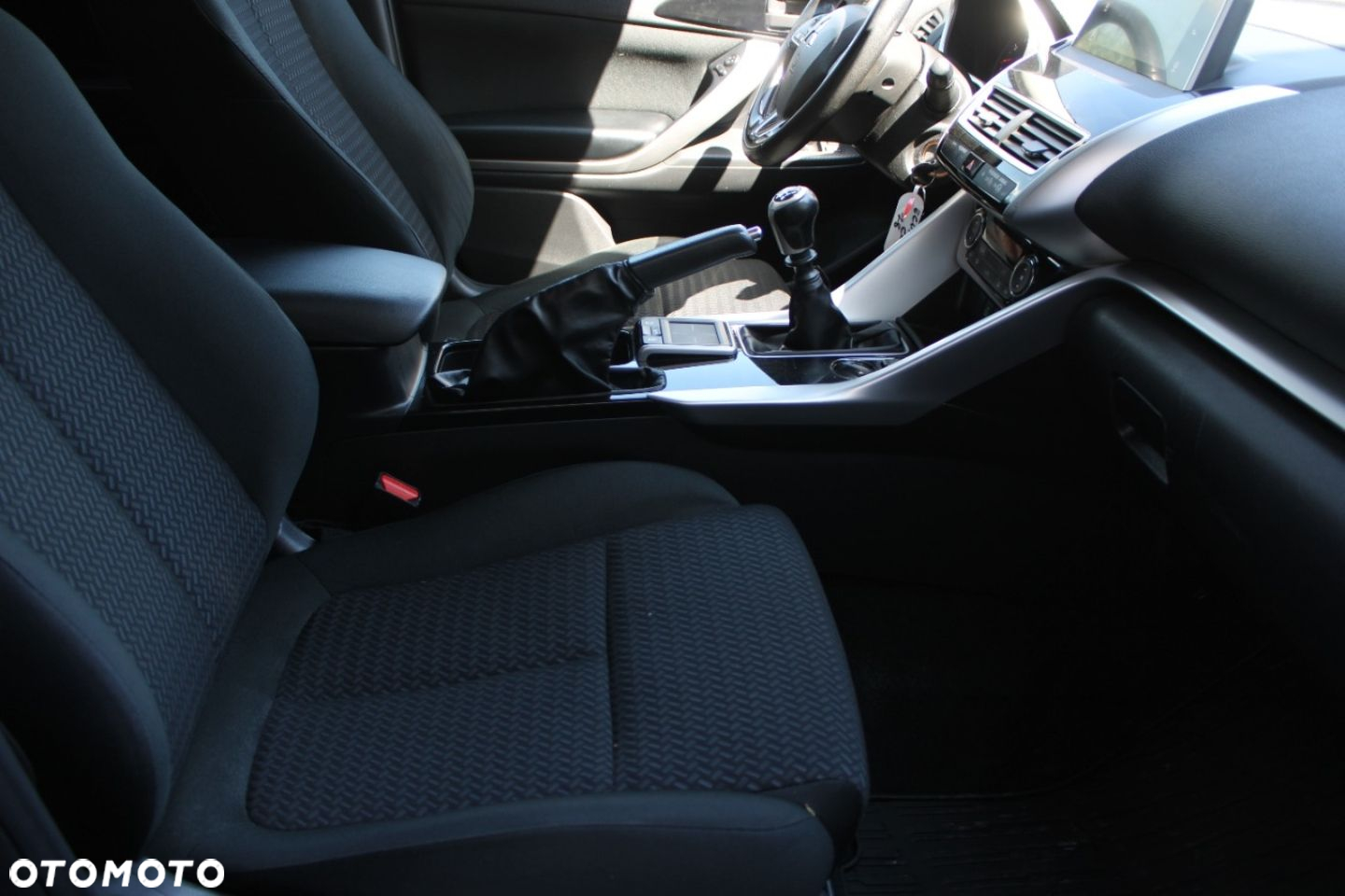 Mitsubishi Eclipse Cross - 32