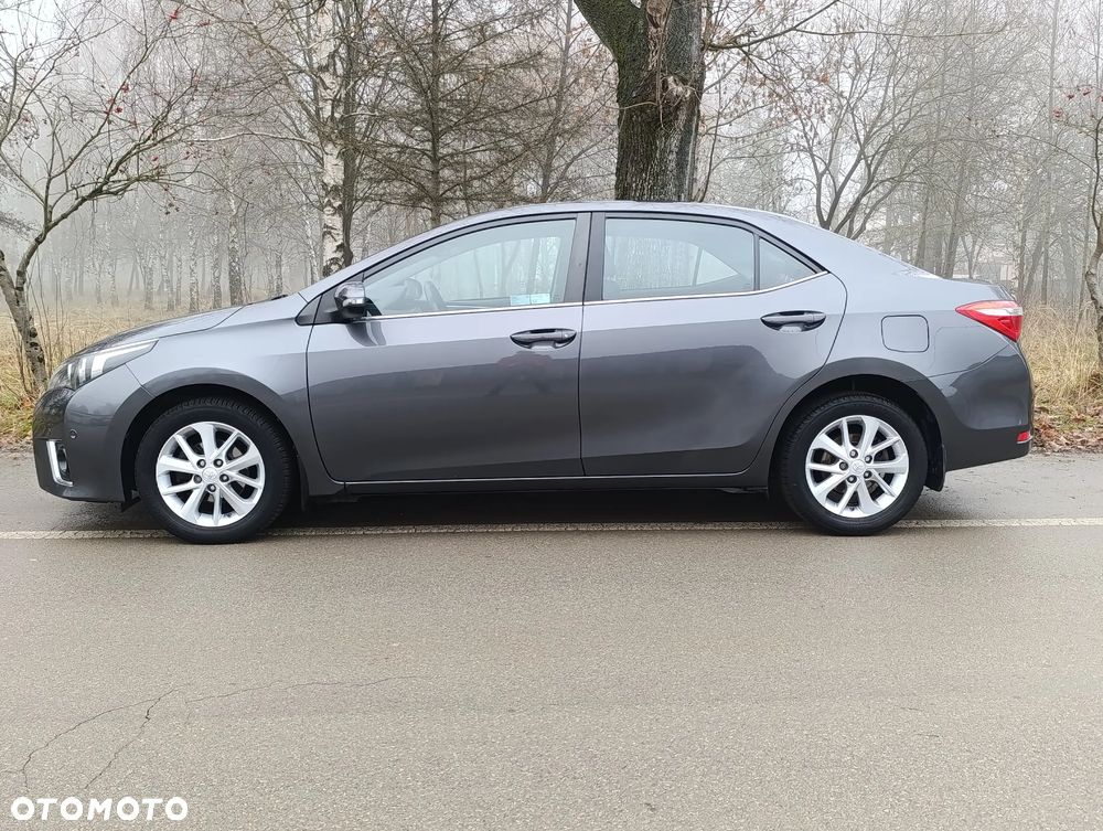 Toyota Corolla 1.6 Premium + - 12