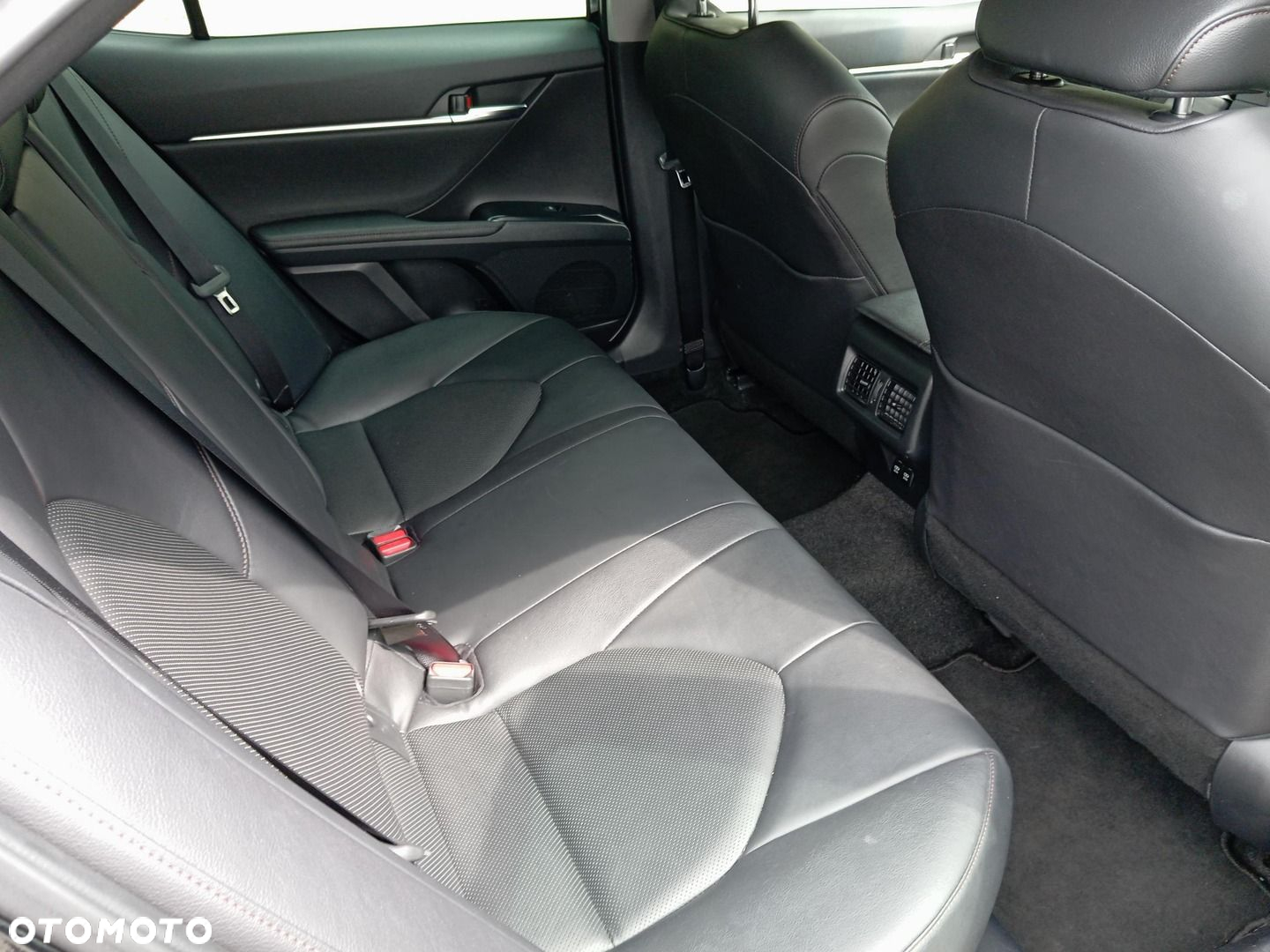 Toyota Camry - 13