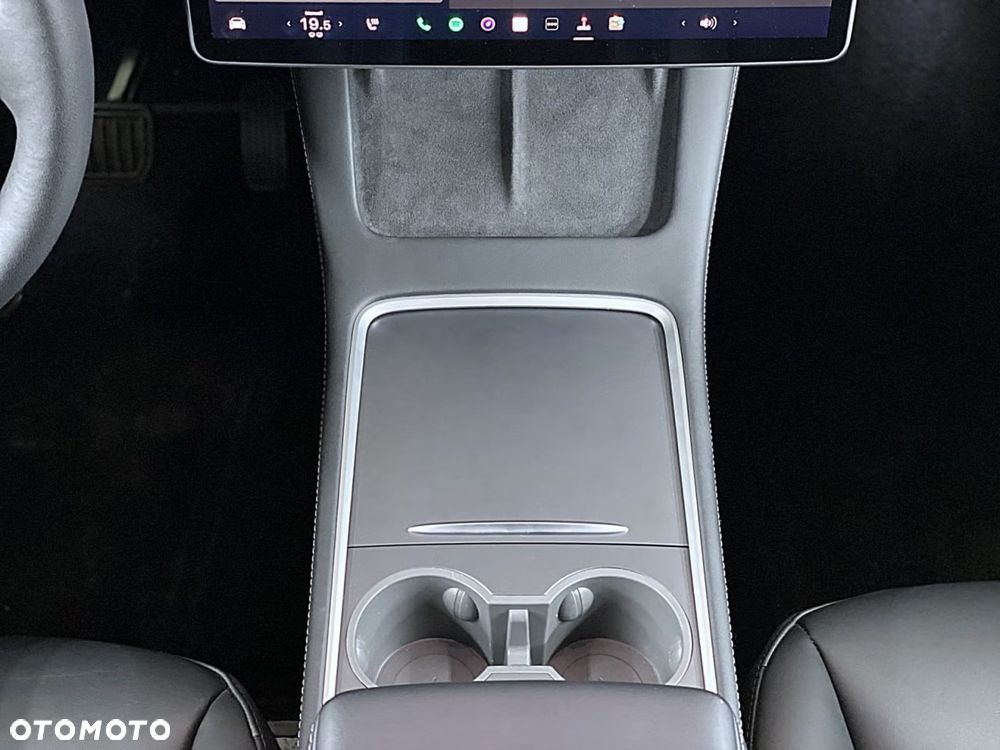 Tesla Model Y Long Range AWD - 7