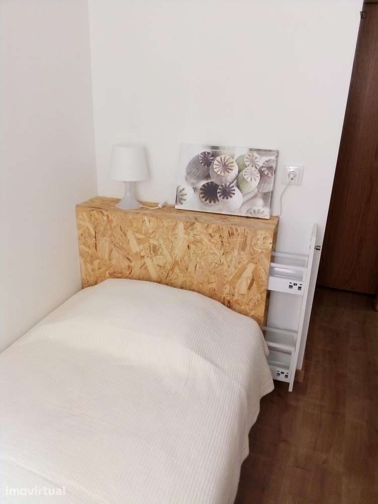 Quarto - localizado em Baixa Coimbra - Grande imagem: 2/11