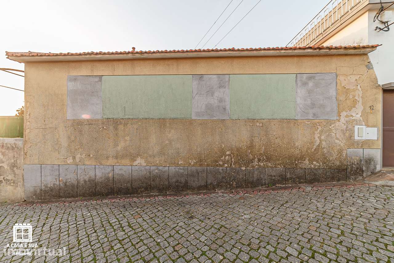 Moradia térrea para restauro em Serzedo - Grande imagem: 5/10