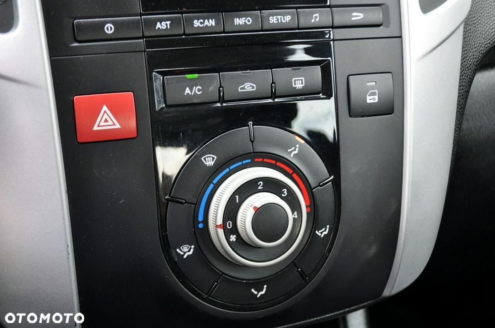 Kia Venga - 32