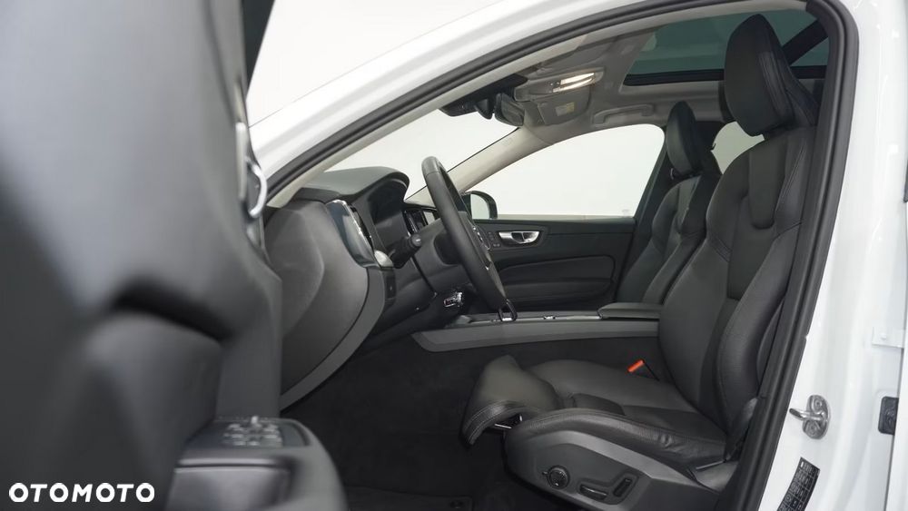 Volvo XC 60 B4 B Plus Dark - 15